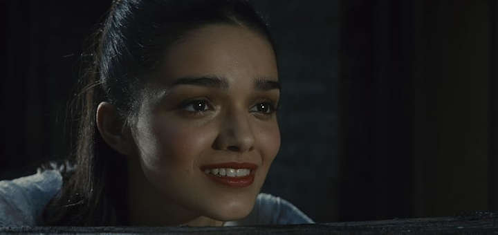 Rachel Zegler como María en West Side Story de 20th Century Studios.