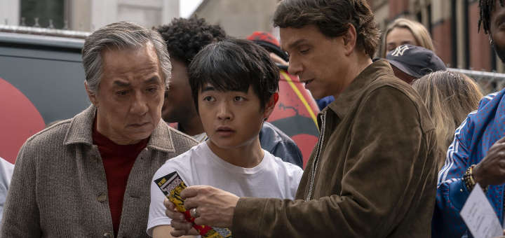 Sr. Han (Jackie Chan), Li Fong (Ben Wang) y Daniel LaRusso (Ralph Macchio), en una escena de 'Karate Kid: Legends'.